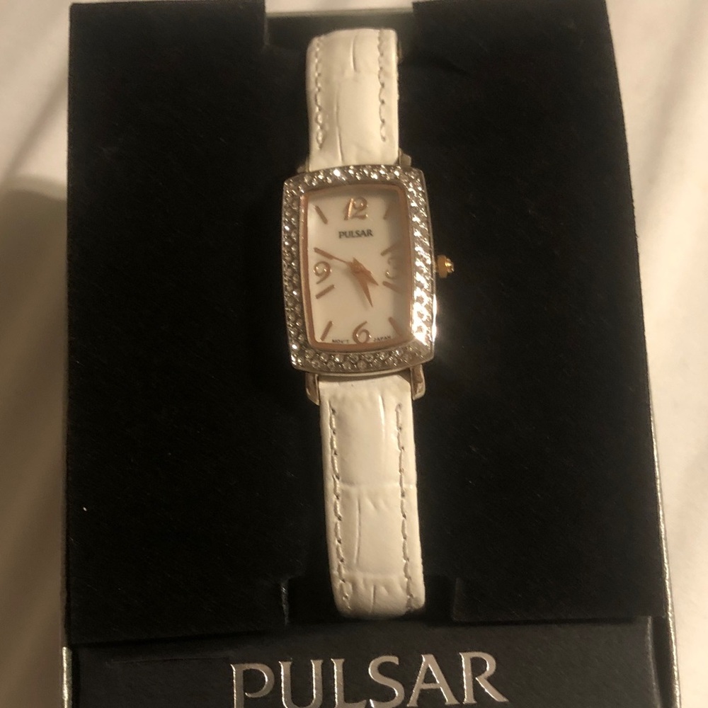 Pulsar Women's Silver and White Watch Swarovski crystals on bezel mop face